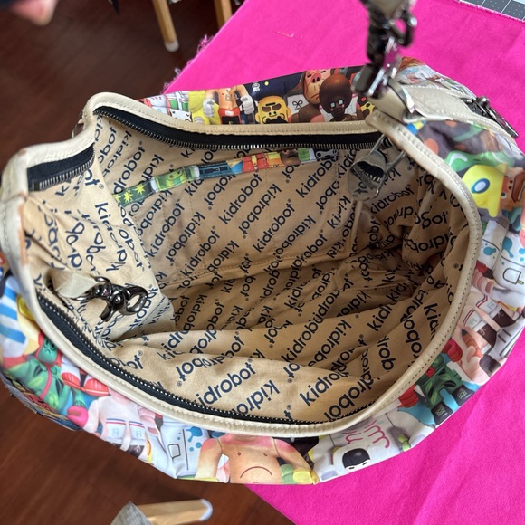 Vintage Harajuku/Kidrobot collaboration. Large shoulder bag with character print - Picture 2 of 8